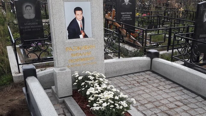 Цоколь из габбро-диабаза Комсомольск заказ памятника на кладбище Карасук